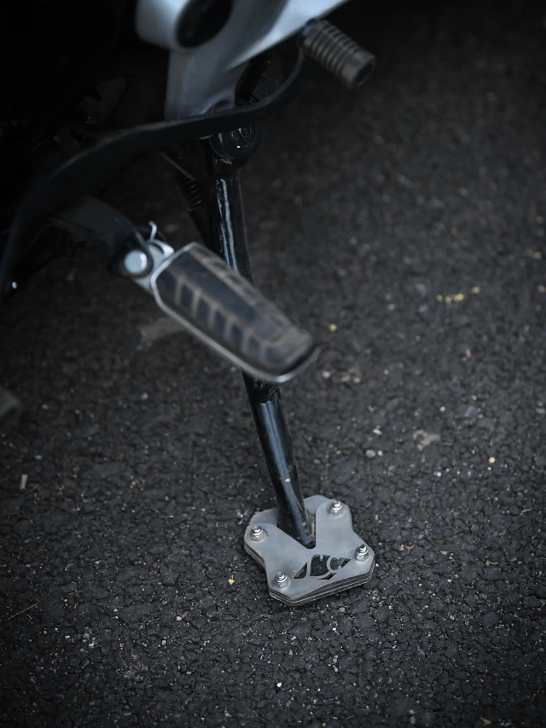 Legundary Hness Brogue Side Stand Base - Image 3