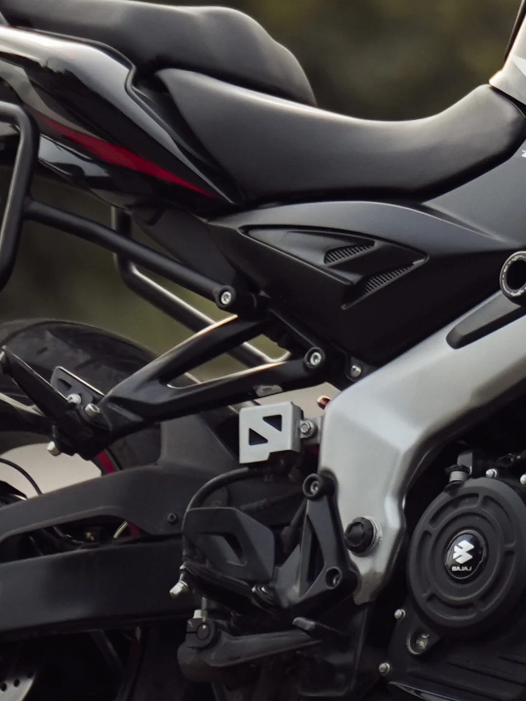 Legundary Bajaj Pulsar NS400Z Casque Rear Oil Cap - Image 3