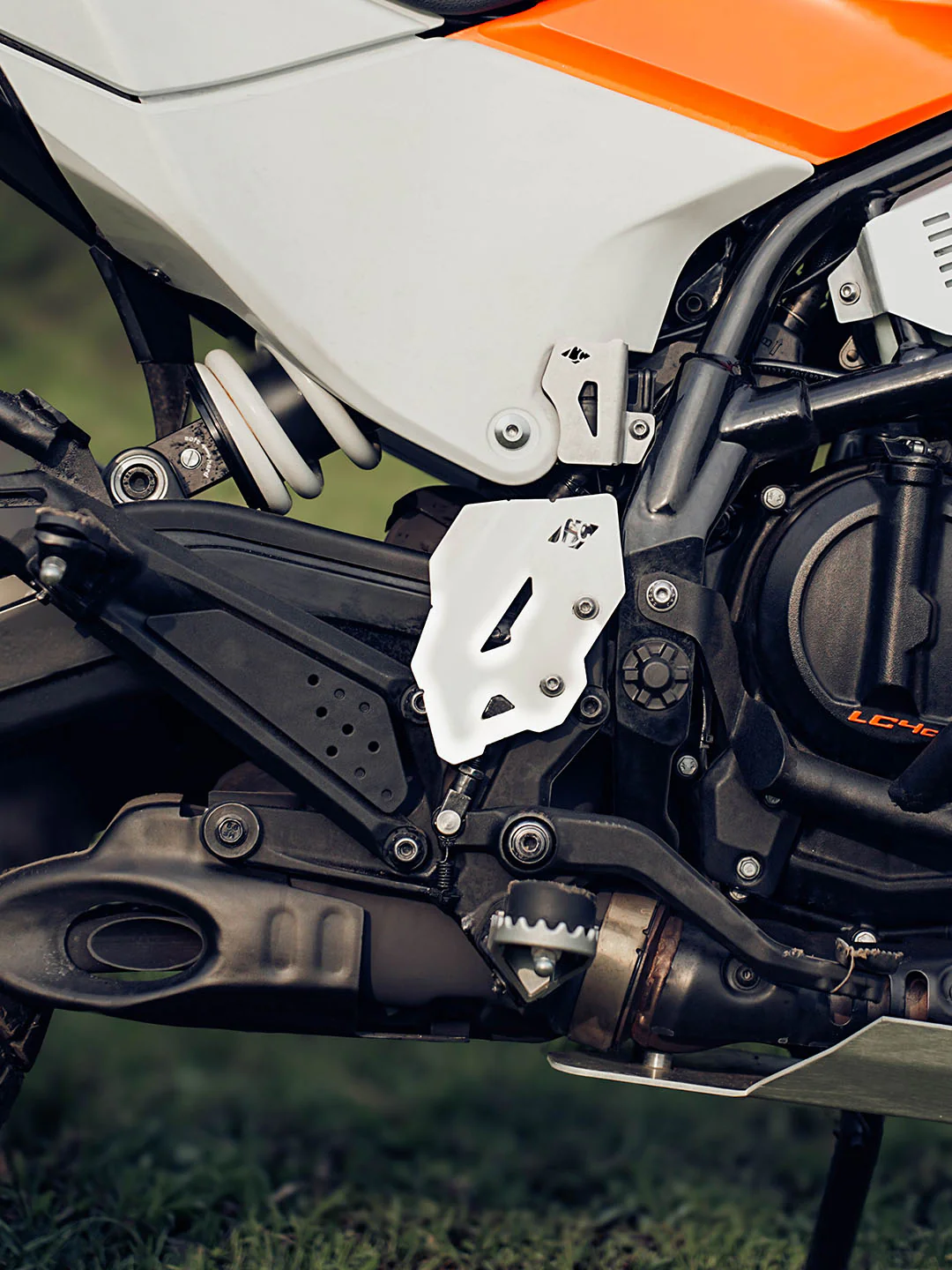 LEGUNDARY KTM 250 ADV/390 ADV R/390 ADV X+/390 ADV S 2025 TITAN MASTERCYLINDER GUARD SILVER