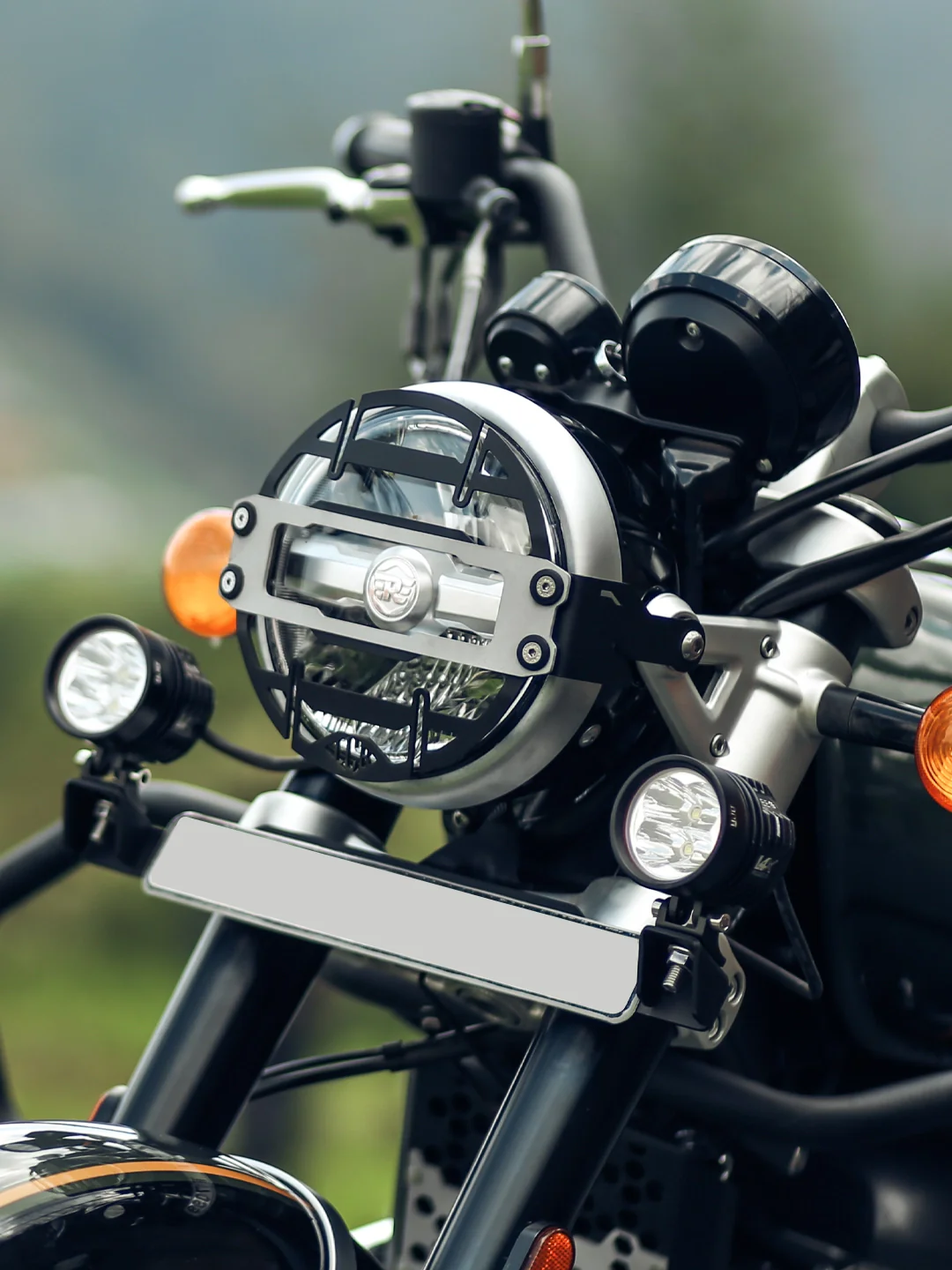 Legundary Super Meteor 650 Cosmic Headlight Grill - Image 3