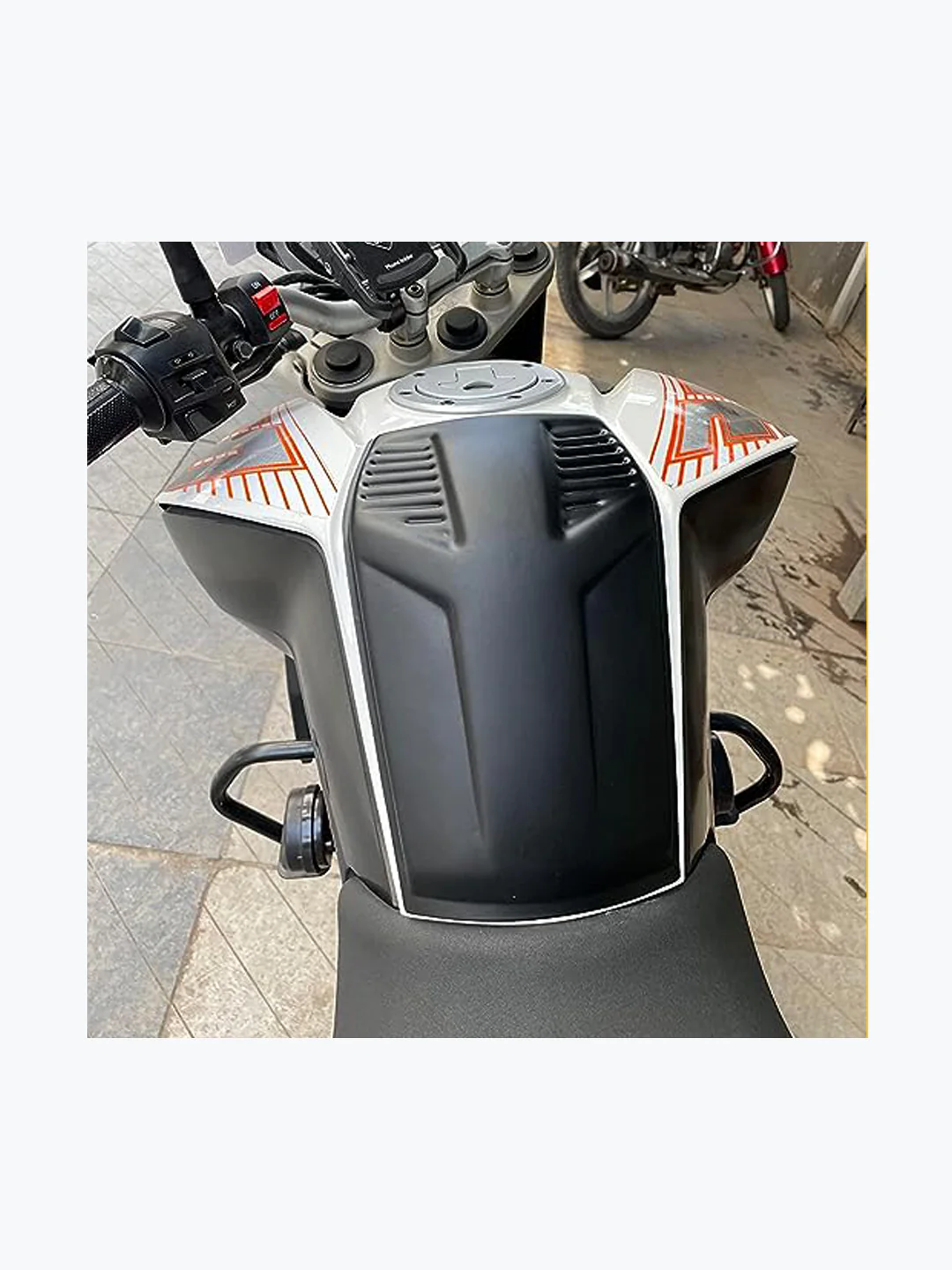 Saiga Tank Tie Ktm Duke Old - Image 3